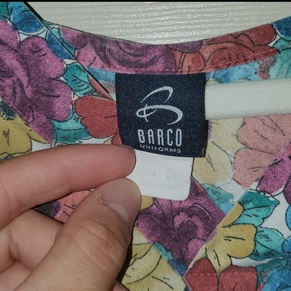 Uniform Scrub Top - Picture 3 of 4